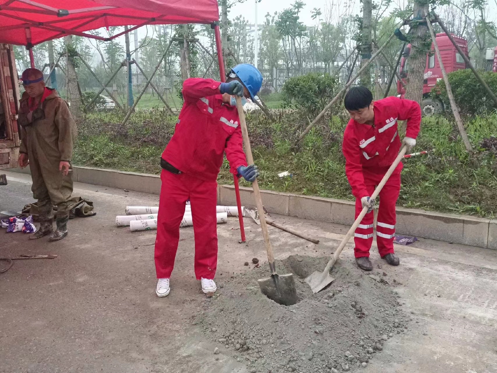 驿城管道疏通哪家好】及时进行市政管道清淤