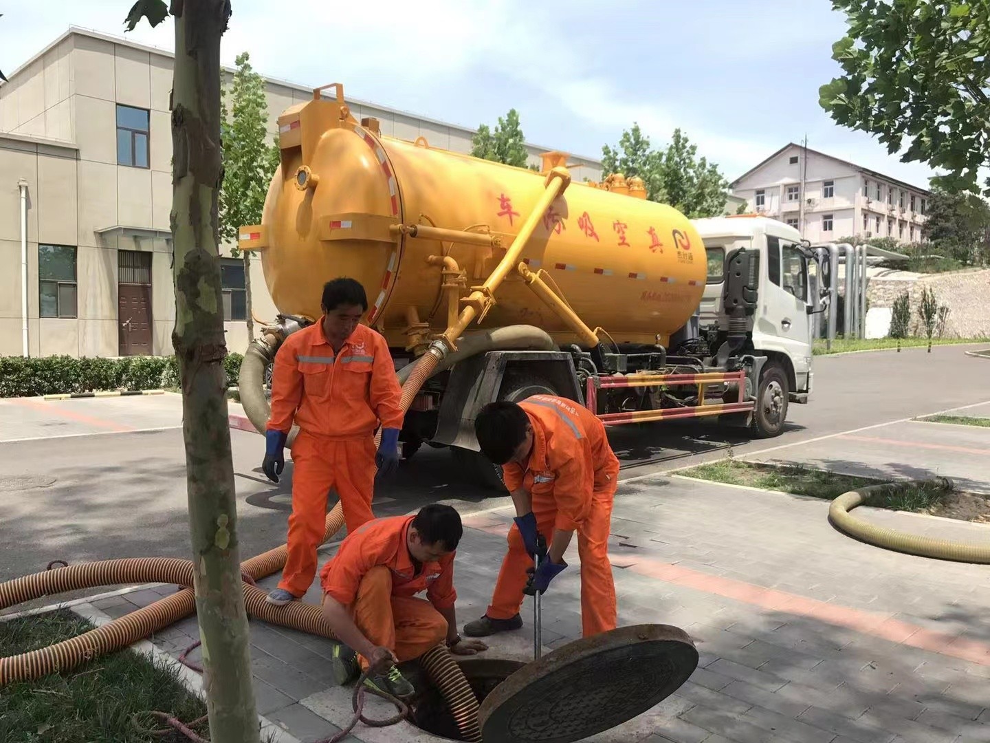 驿城化粪池清理与5-8吨吸粪车施工效率分析